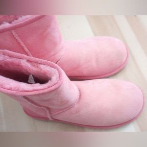 Pink Ugg classic short boots with box